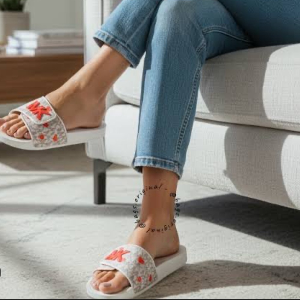 Michael Kors - Valentine’s Day Special White  Heart Slides